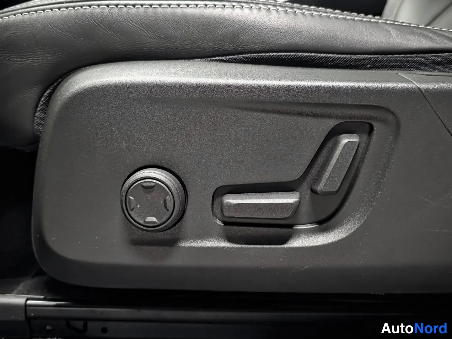 Blue Volvo XC40 2021, photo 16