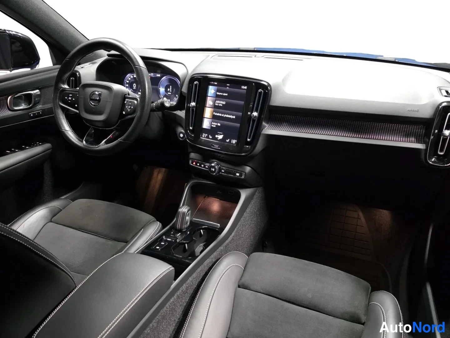 Blue Volvo XC40 2021, photo 18