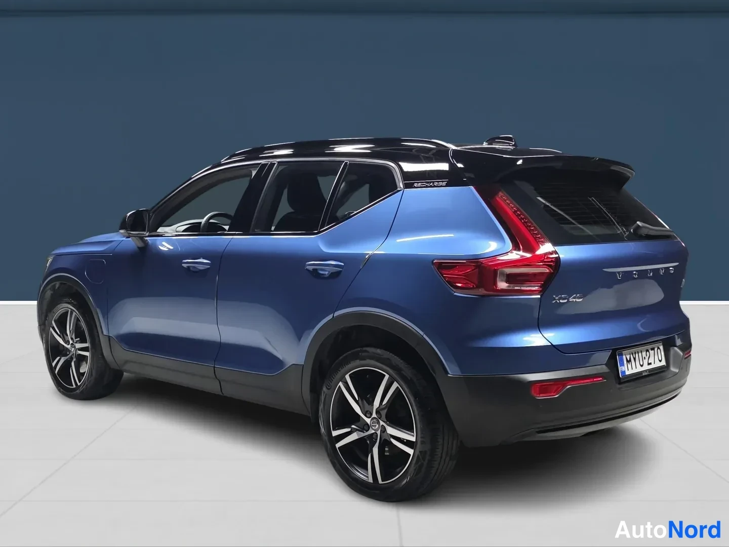 Blue Volvo XC40 2021, rear three-quarter, photo 5