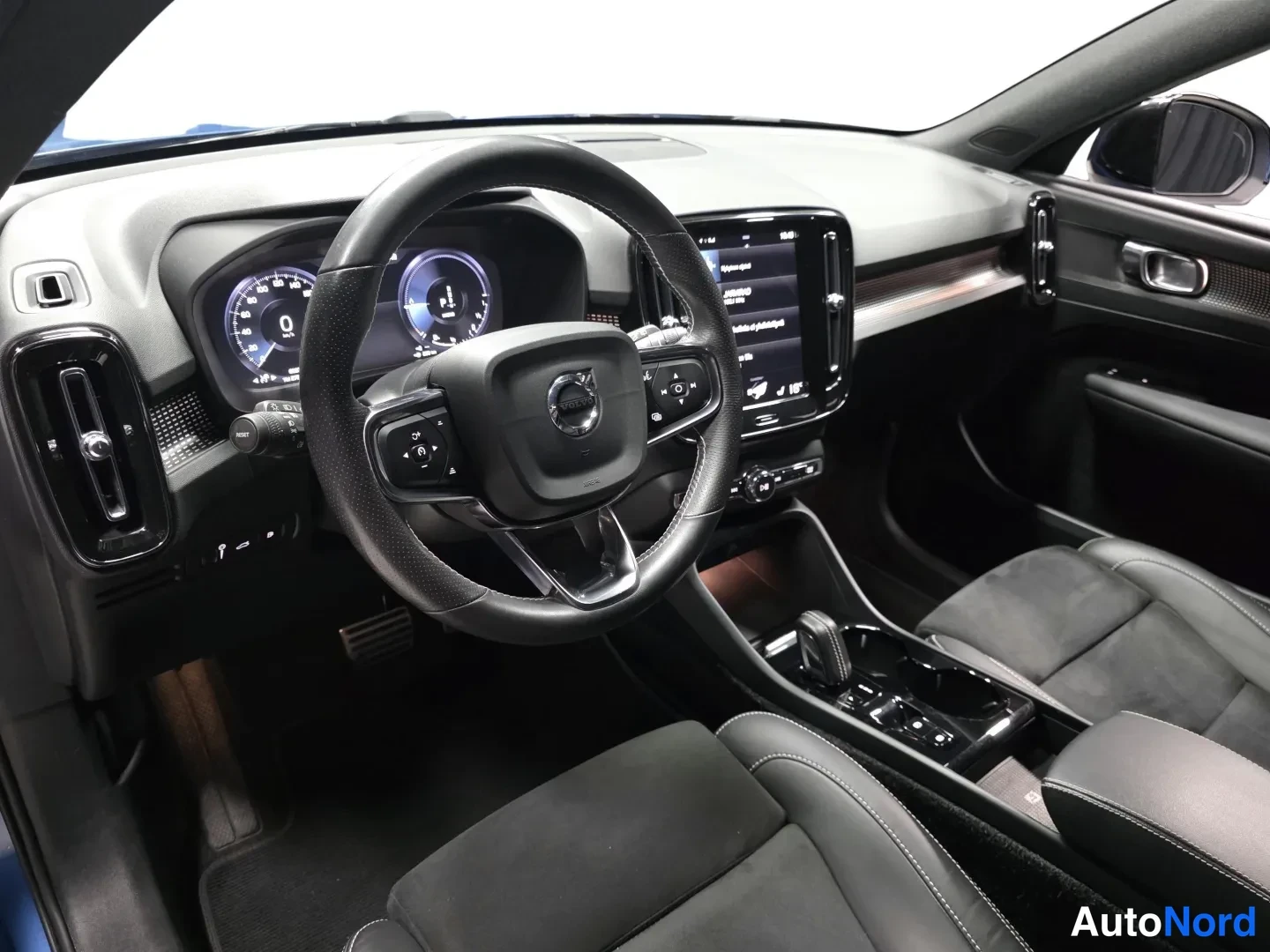 Blue Volvo XC40 2021, photo 8