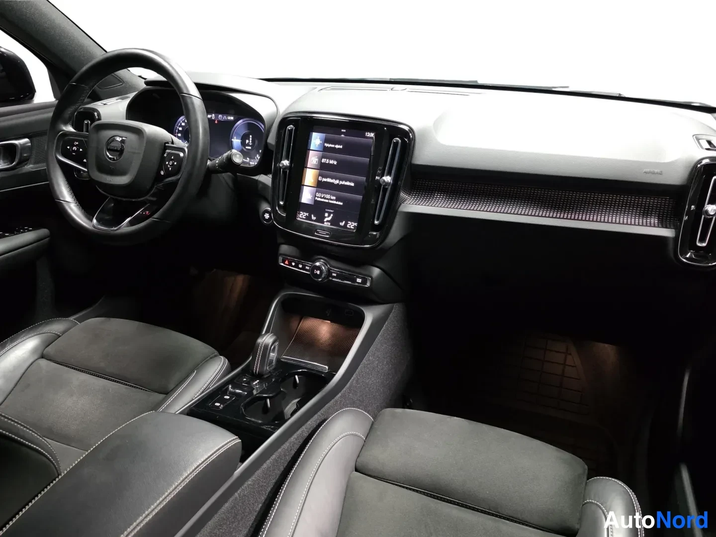 Blue Volvo XC40 2022, photo 17