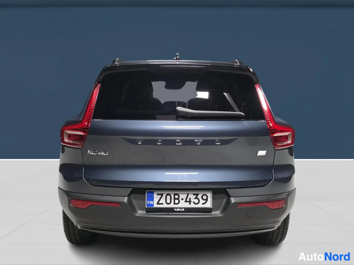 Blue Volvo XC40 2022, rear, photo 6