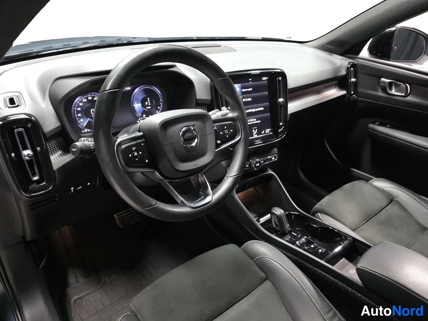 Blue Volvo XC40 2022, photo 9