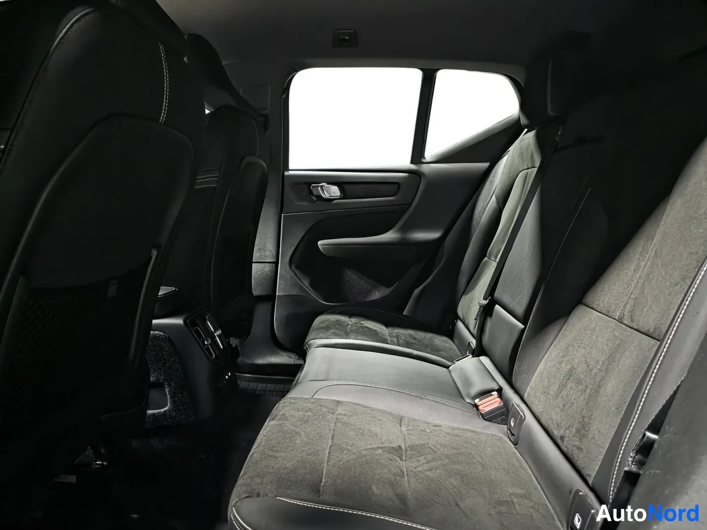 Blue Volvo XC40 2022, photo 10