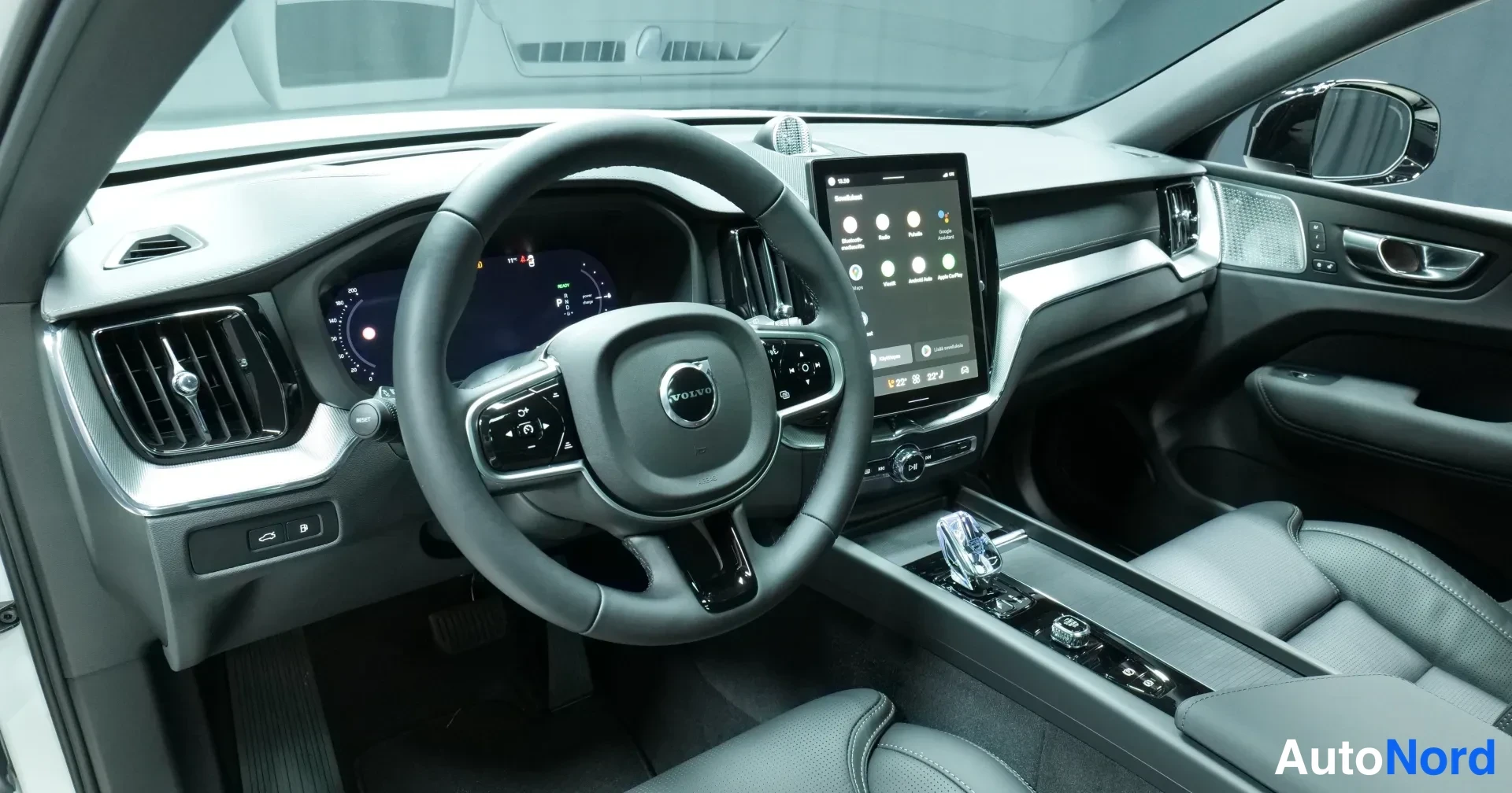Valkoinen Volvo XC60 2026, kuva 10