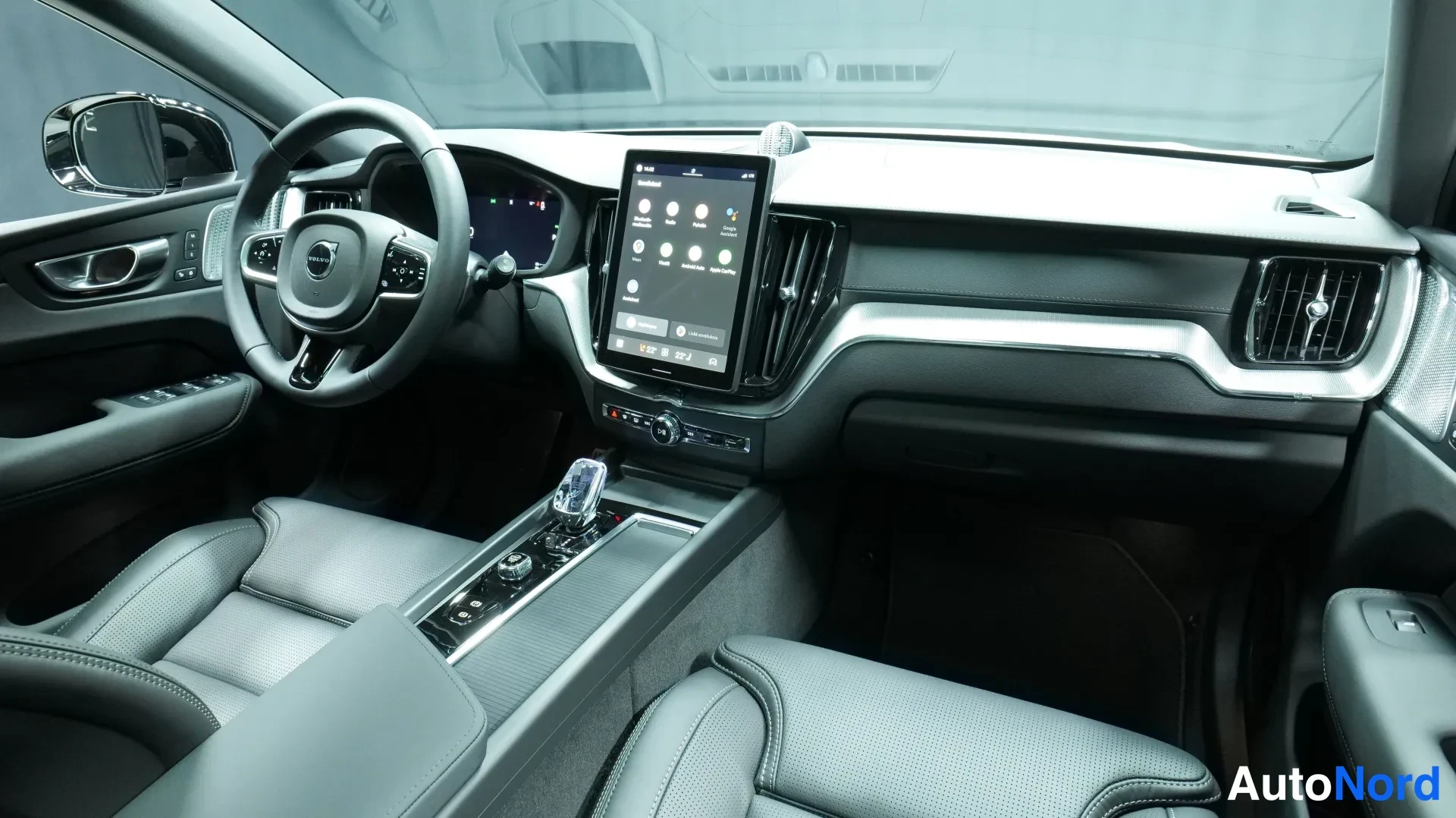 Valkoinen Volvo XC60 2026, kuva 17