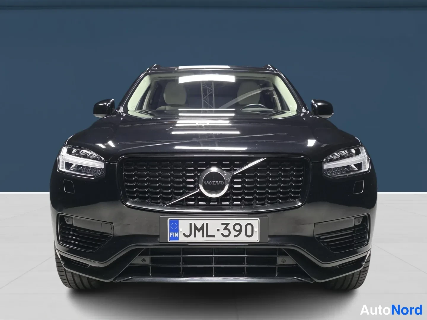 Svart Volvo XC90 2023, bild 3