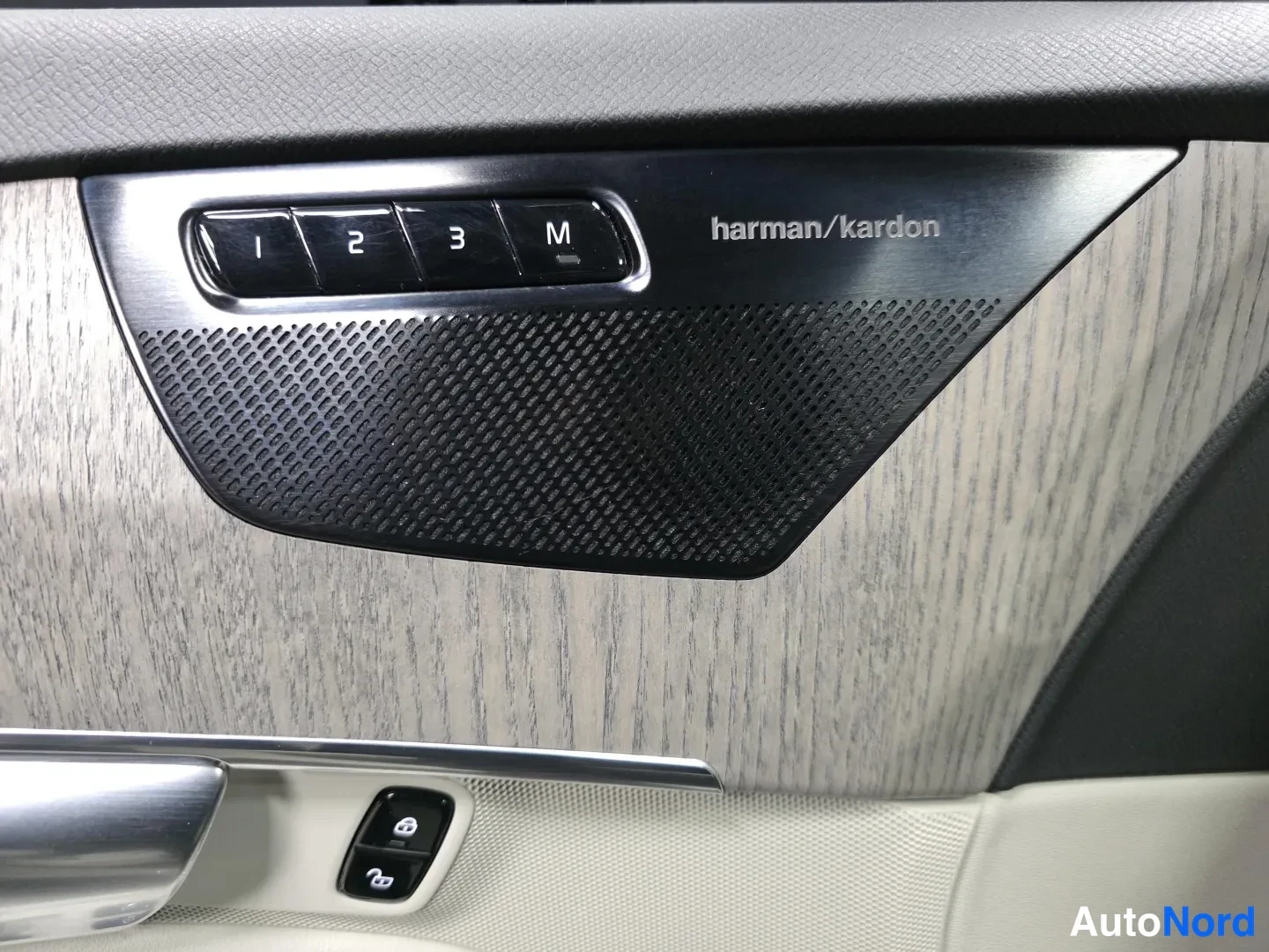 Svart Volvo XC90 2023, bild 15
