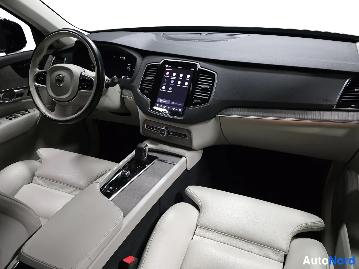 Svart Volvo XC90 2023, bild 17