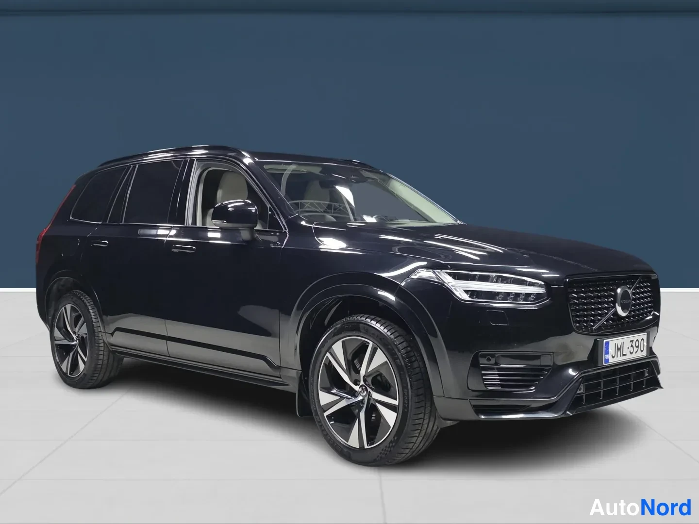Svart Volvo XC90 2023, bild 2