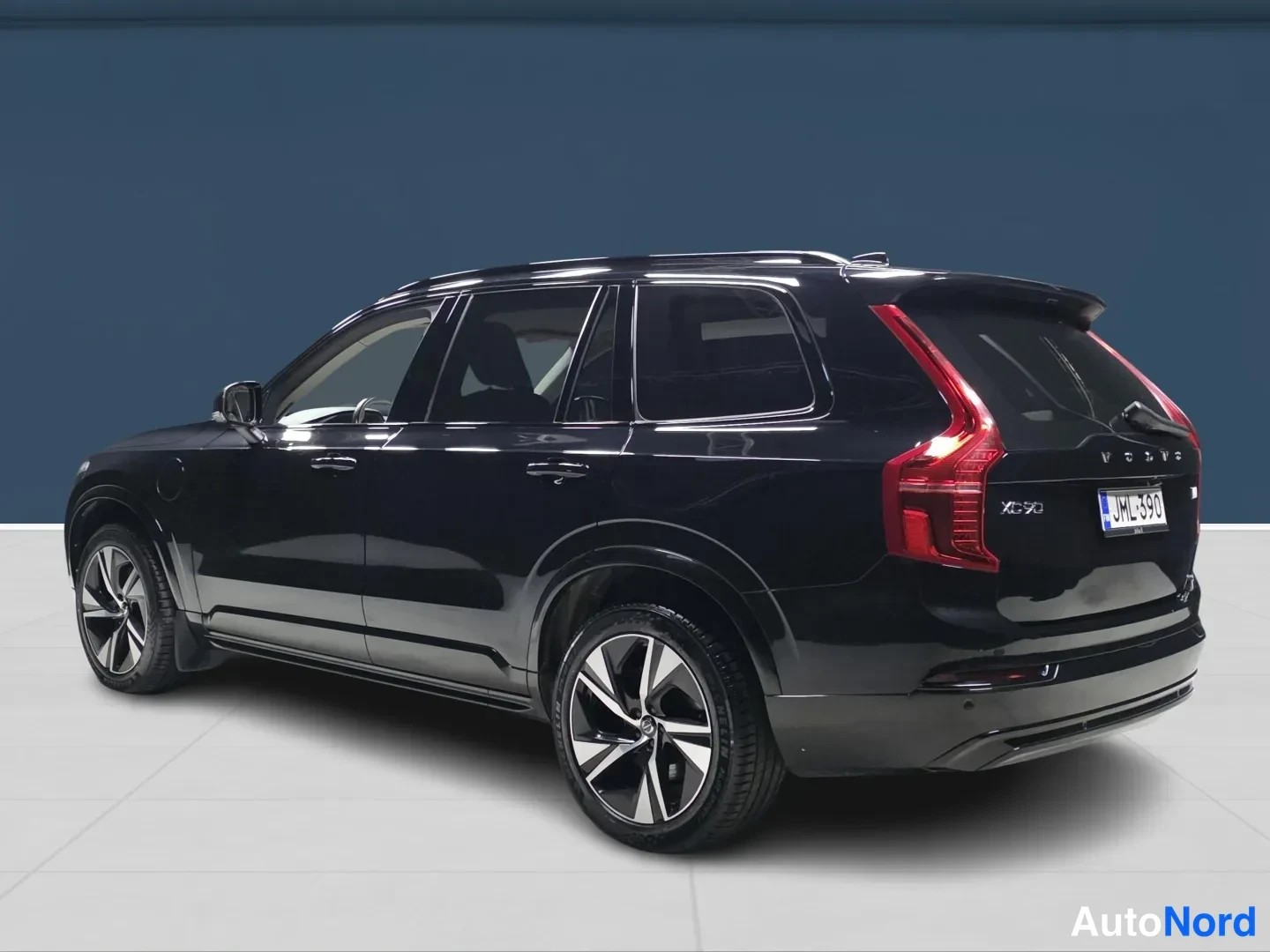 Svart Volvo XC90 2023, bild 5