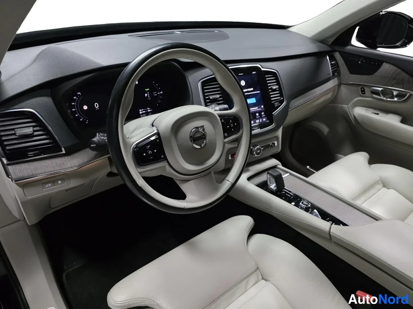 Svart Volvo XC90 2023, bild 9
