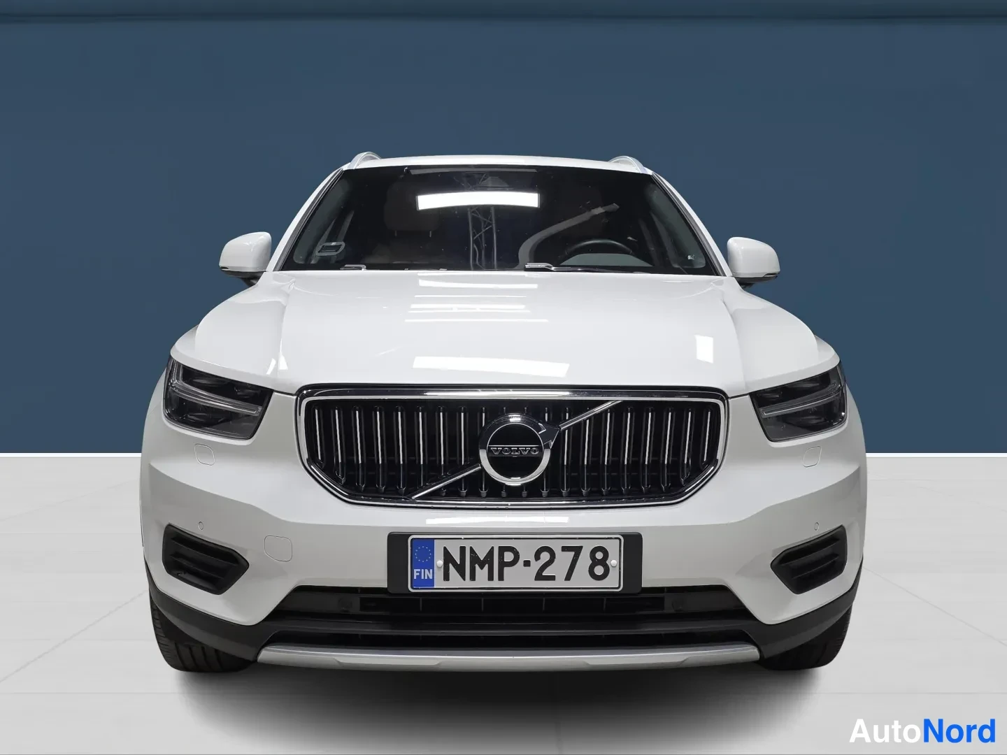 White Volvo XC40 2022, photo 3