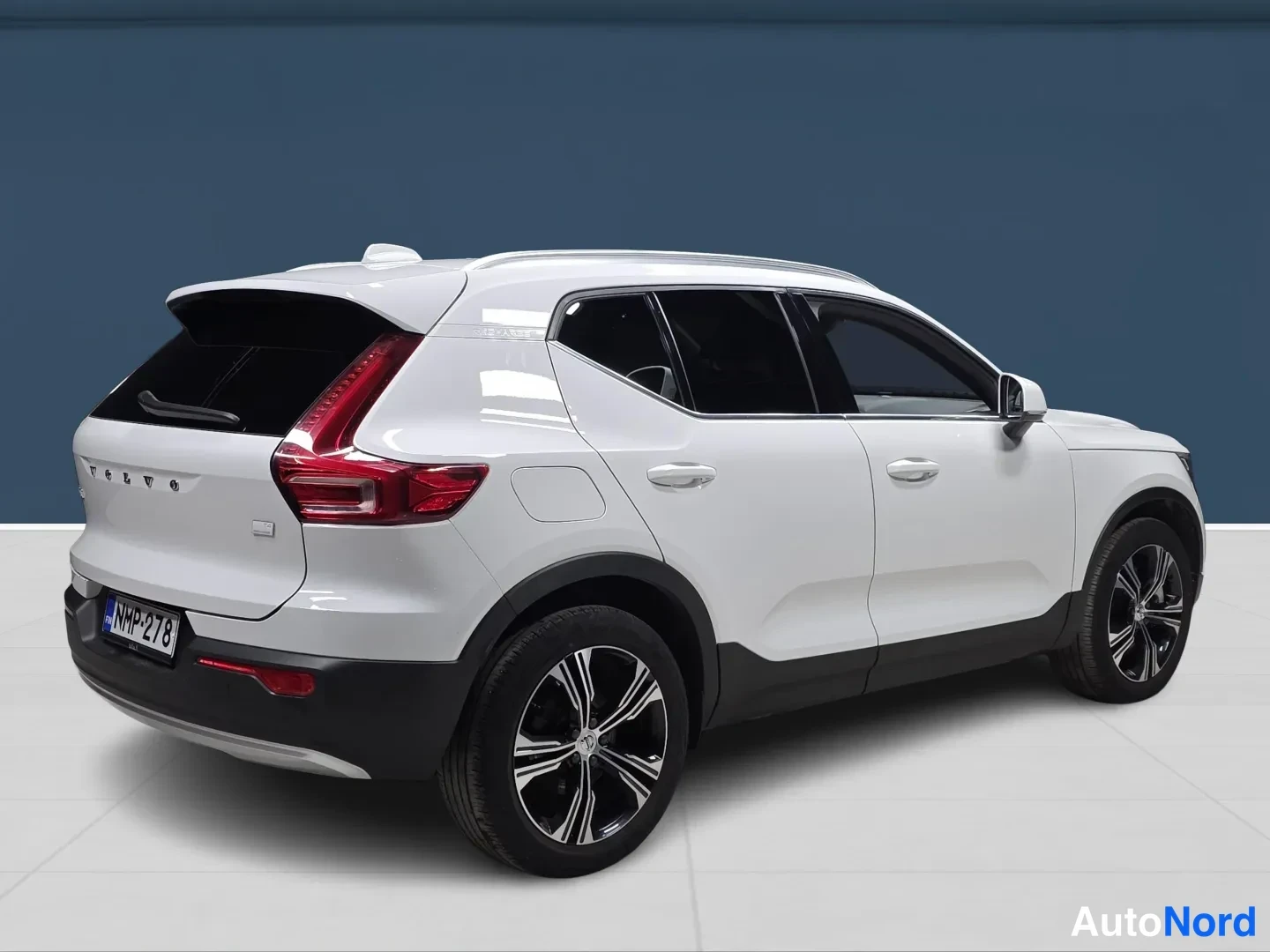 White Volvo XC40 2022, photo 5