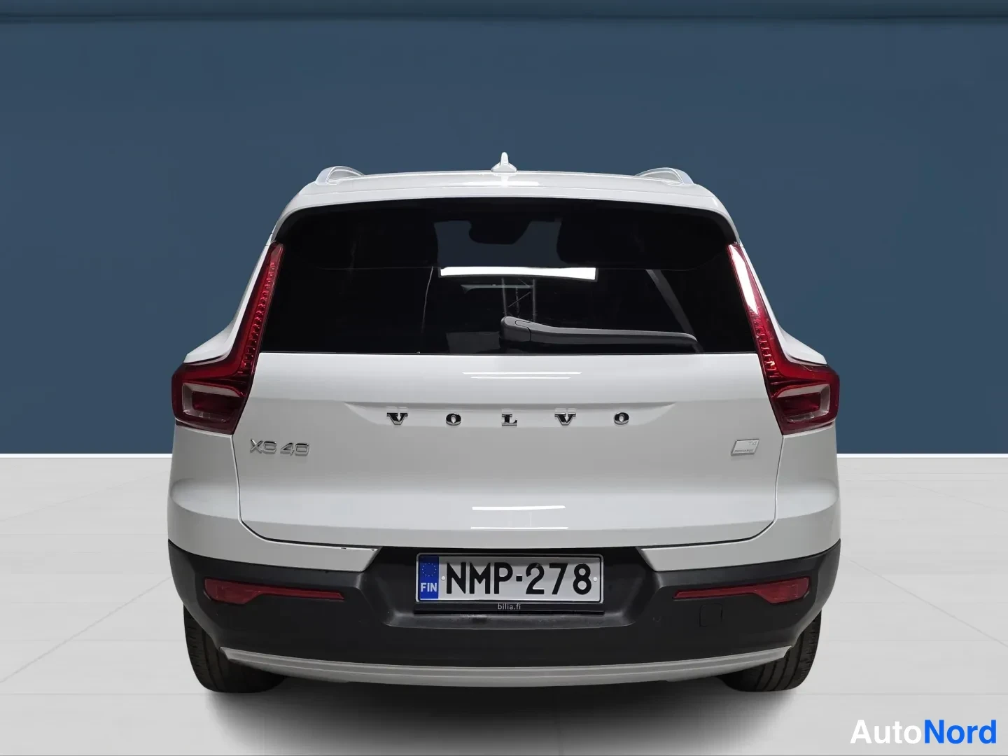 White Volvo XC40 2022, photo 6