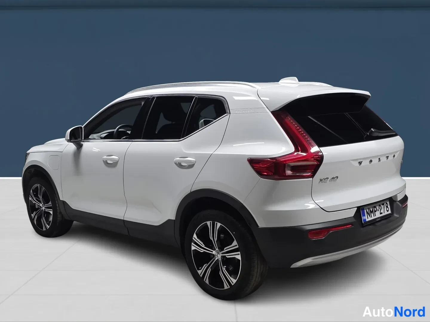 White Volvo XC40 2022, photo 4