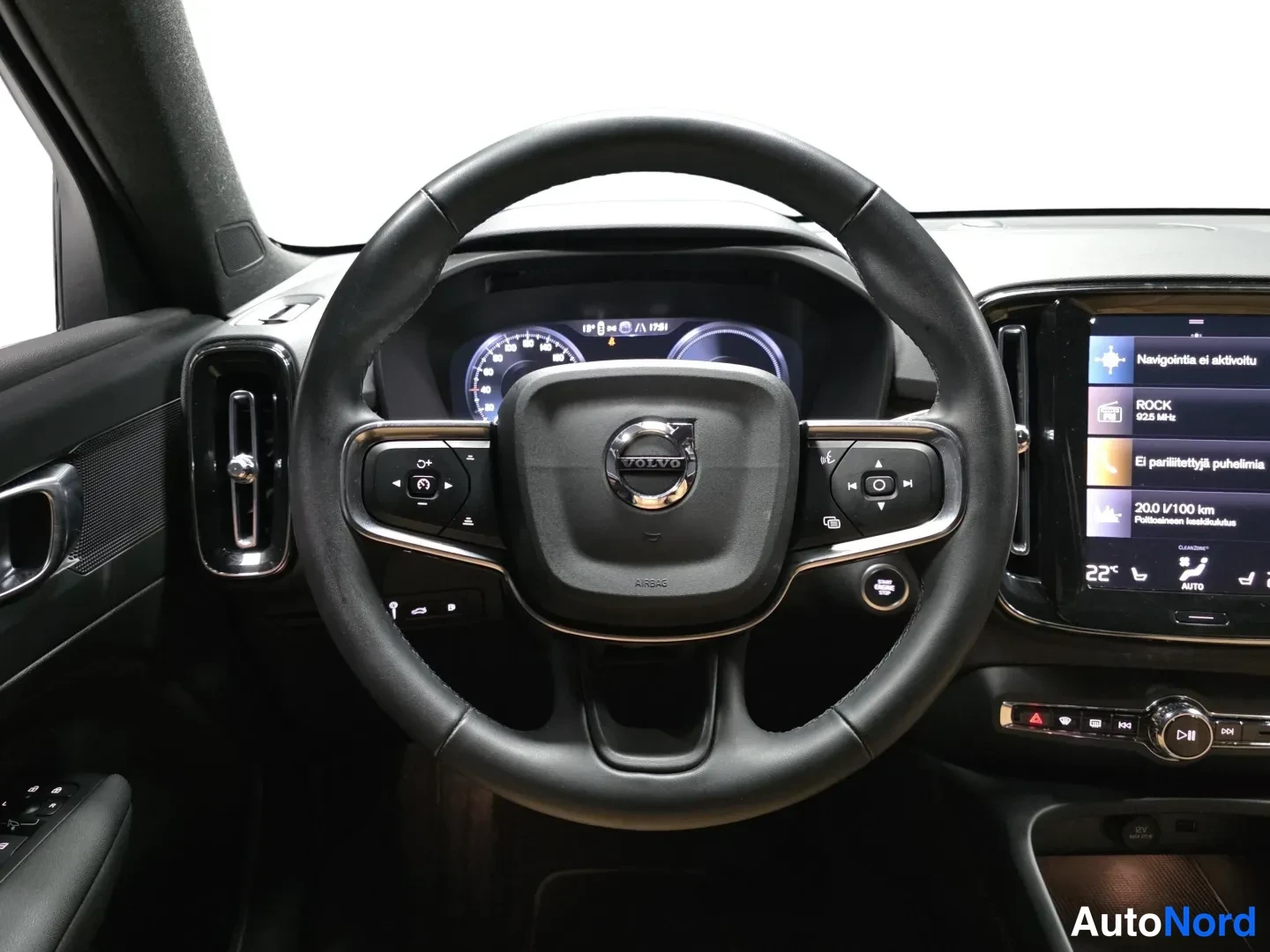 White Volvo XC40 2022, photo 11