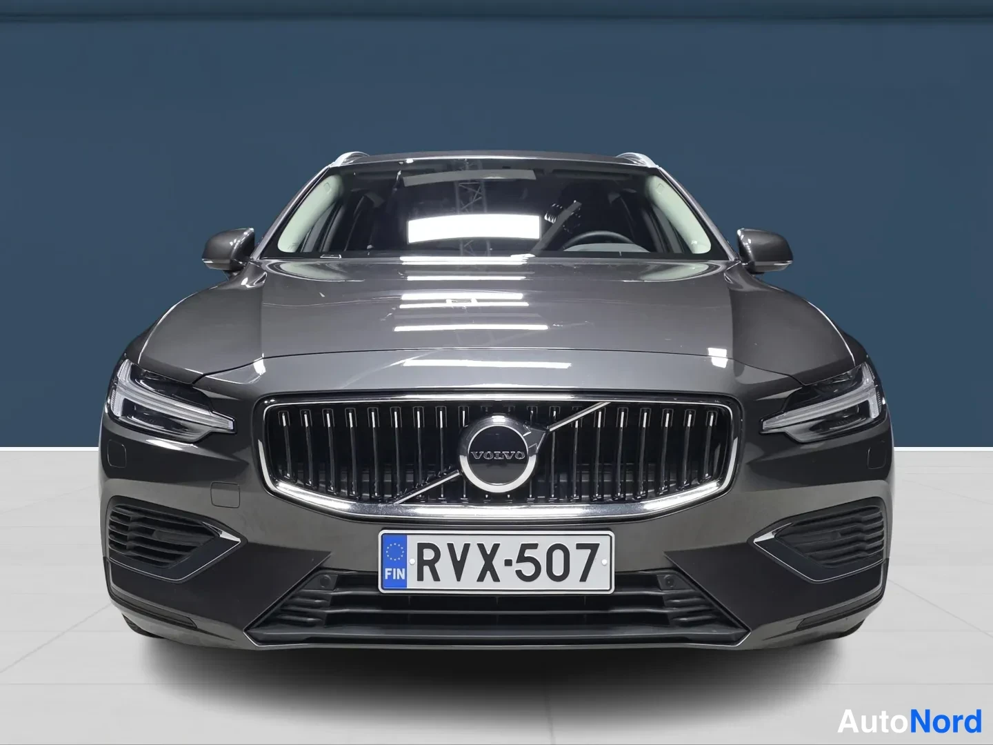 Grey Volvo V60 2024, front, photo 3