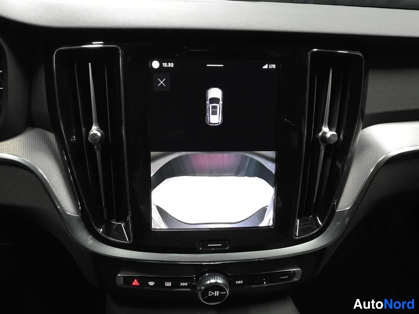 Grey Volvo V60 2024, photo 13