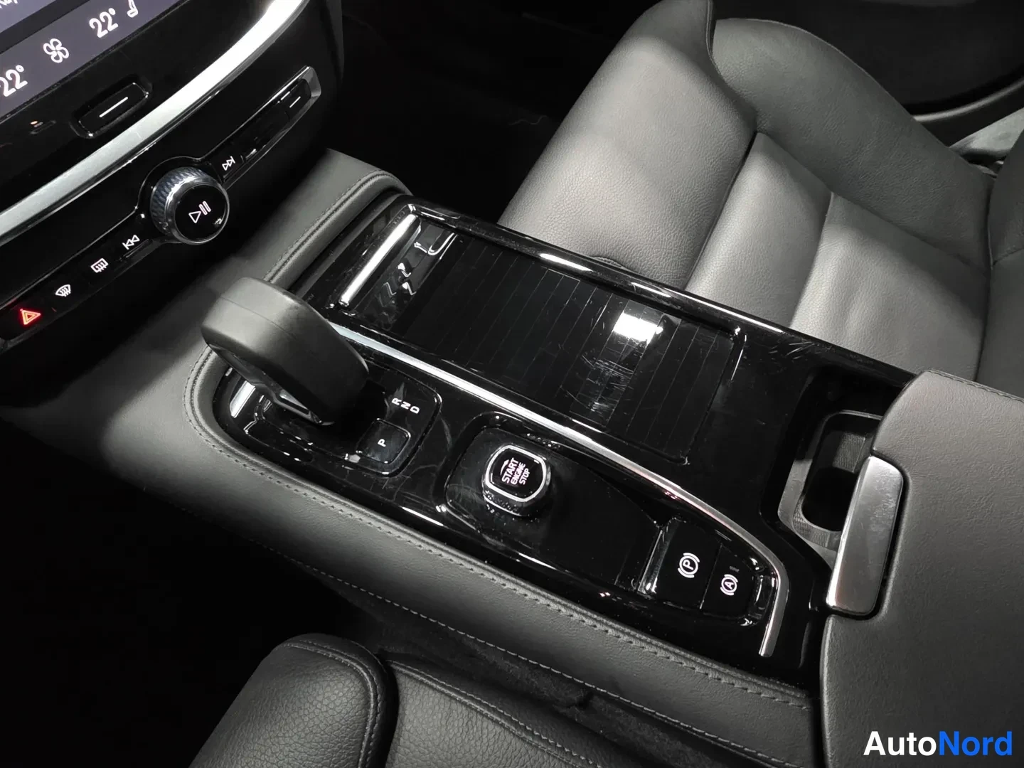 Grey Volvo V60 2024, photo 14
