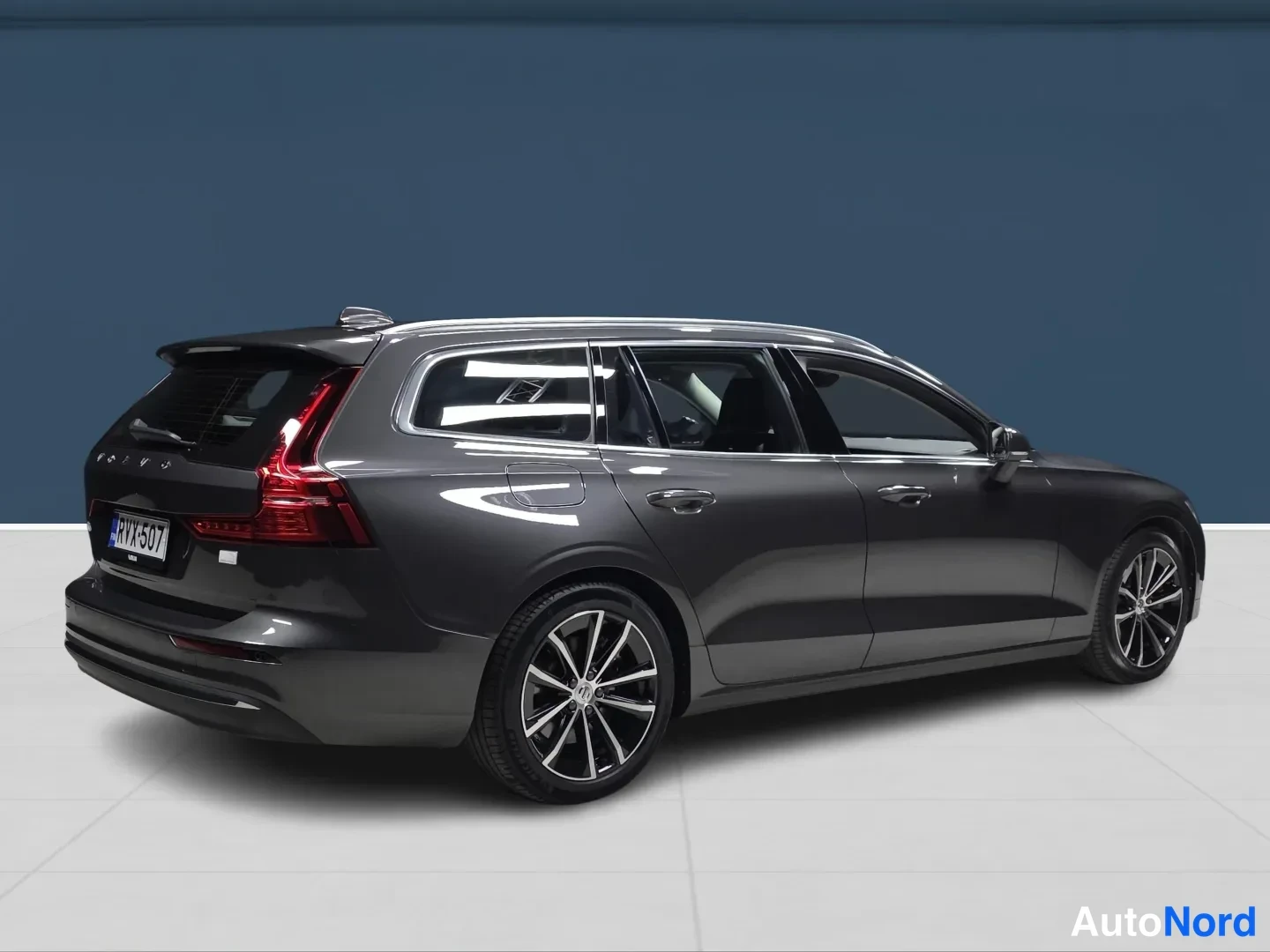 Grey Volvo V60 2024, rear three-quarter, photo 4