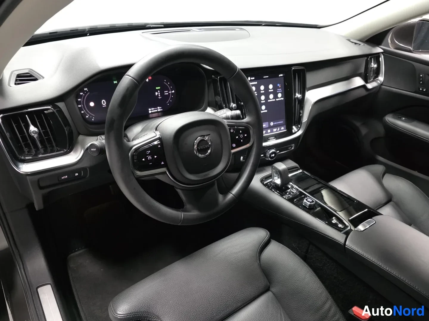 Grey Volvo V60 2024, photo 9