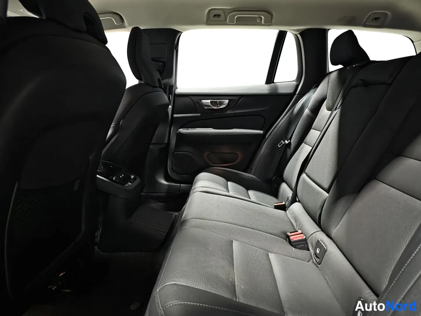 Grey Volvo V60 2024, photo 10