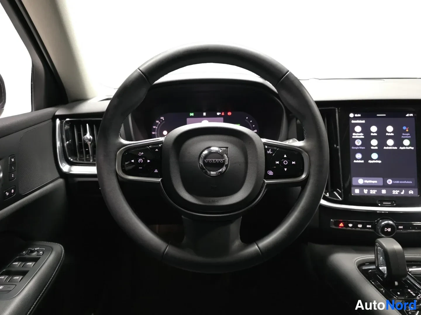Grey Volvo V60 2024, photo 11