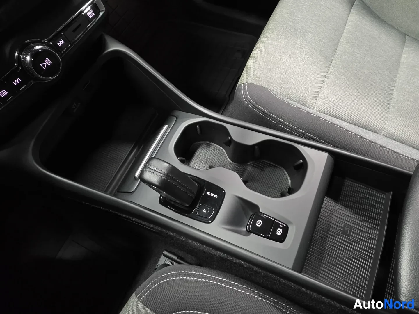 Black Volvo XC40 2021, photo 14
