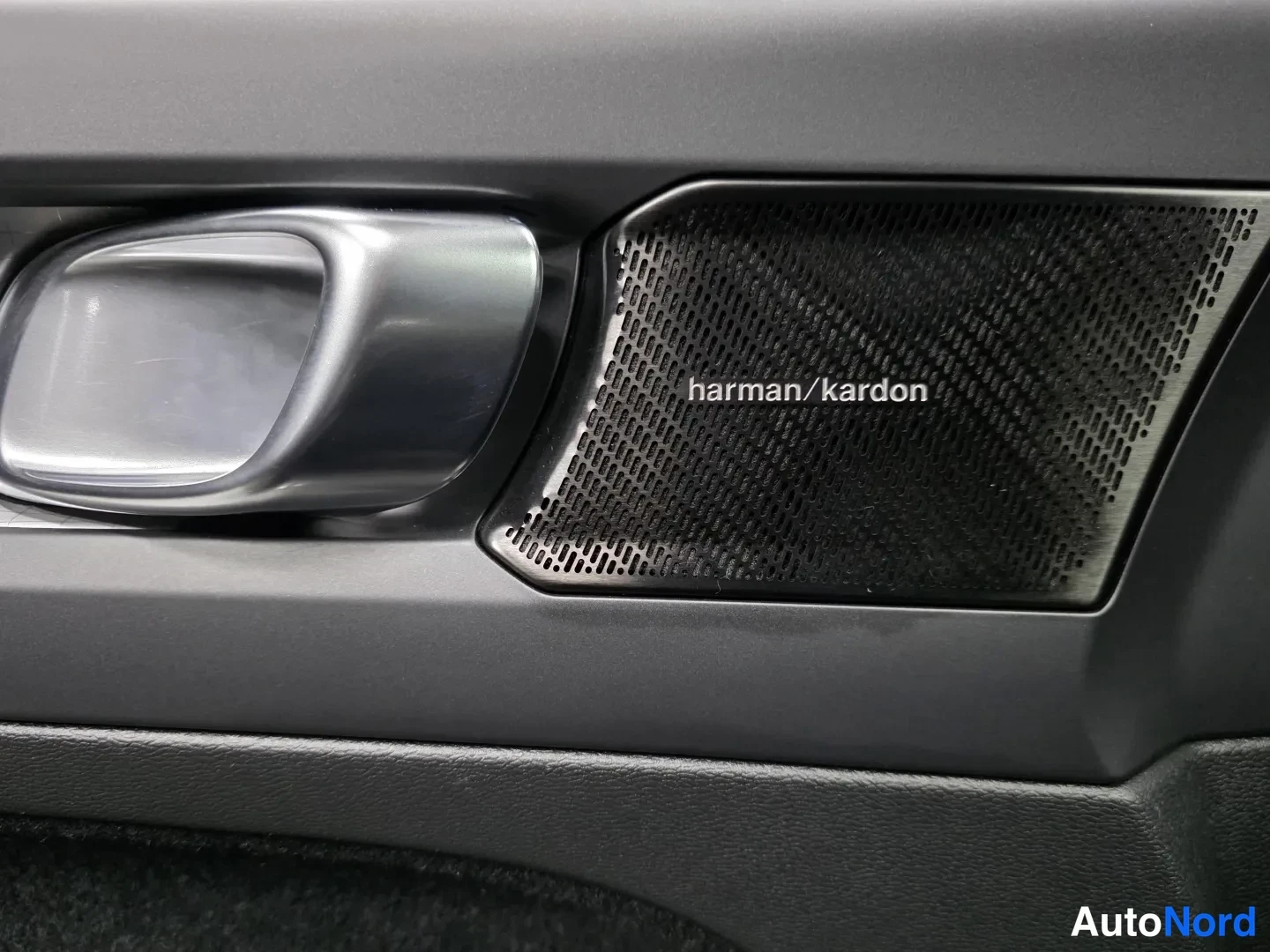 Black Volvo XC40 2021, photo 15