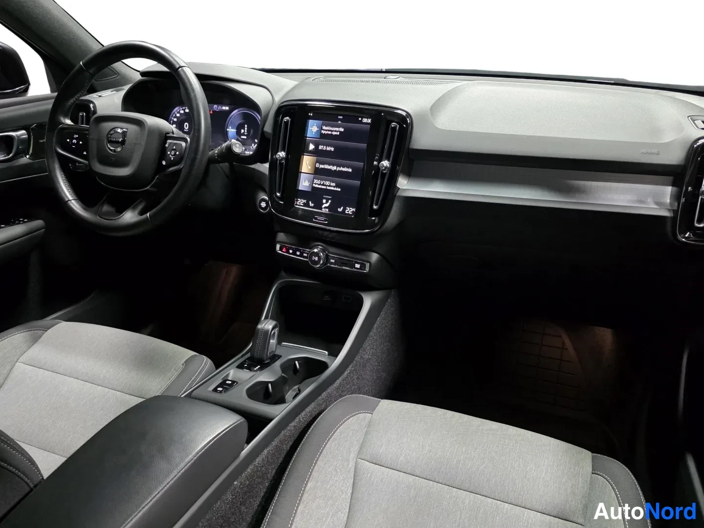 Black Volvo XC40 2021, photo 17
