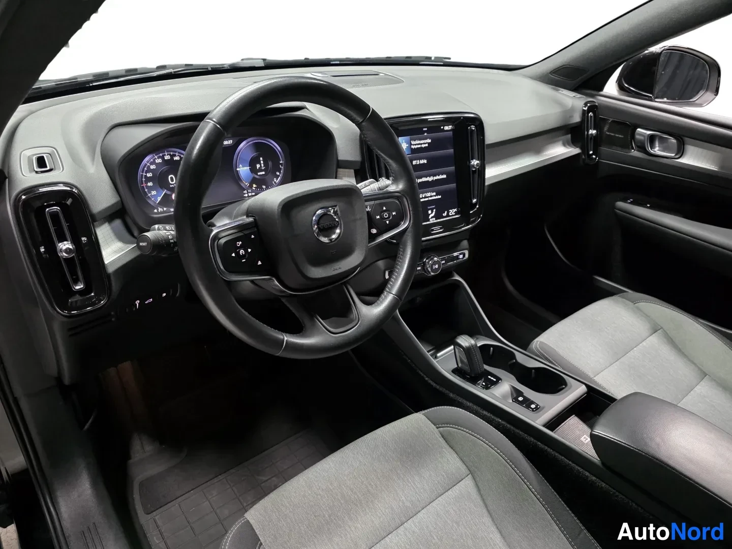Black Volvo XC40 2021, photo 9