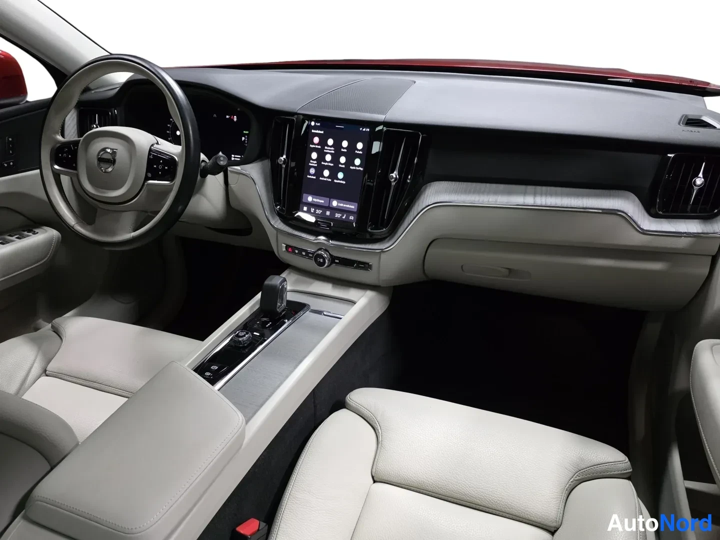 Punainen Volvo XC60 2024, kuva 18