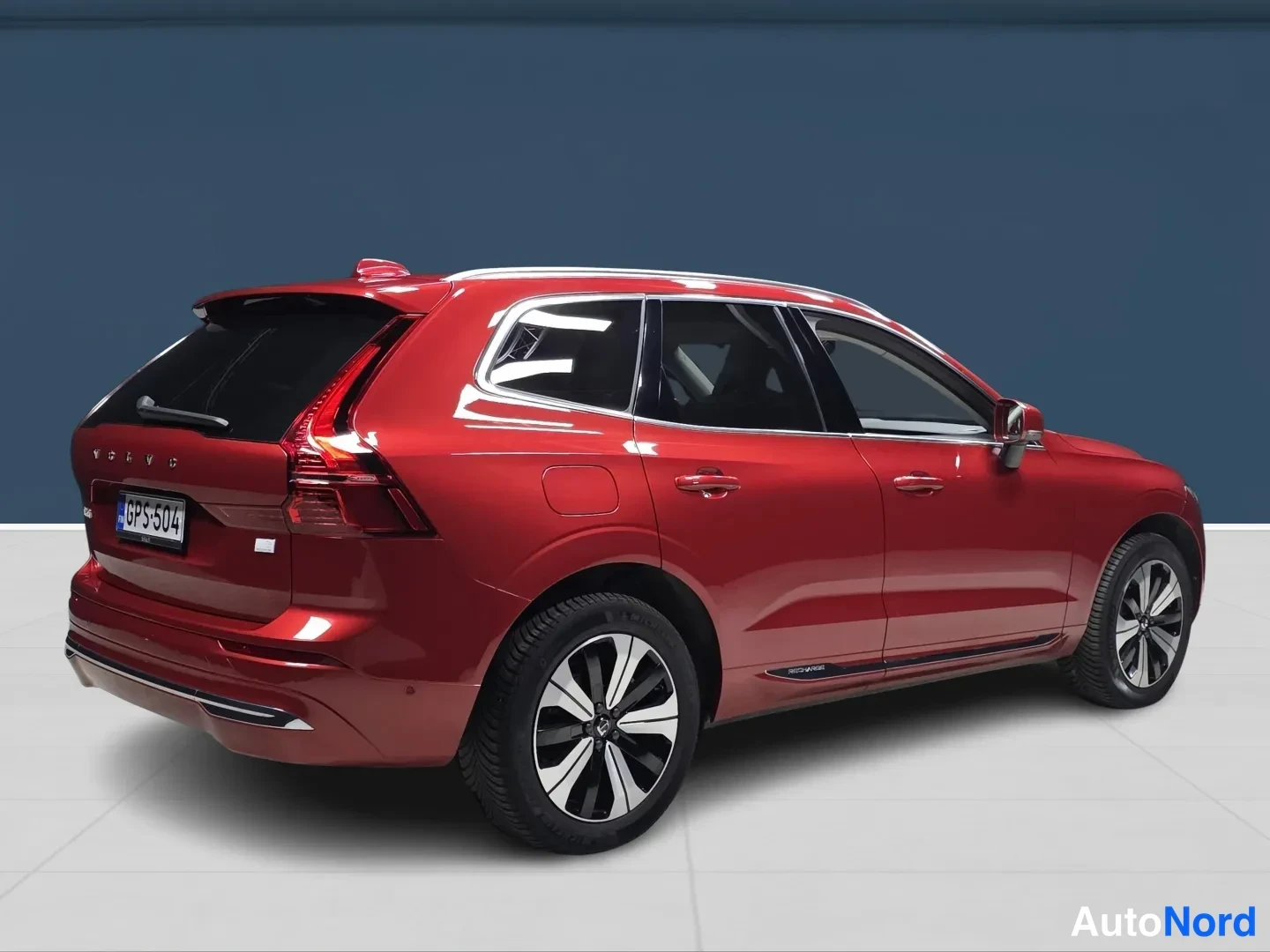 Punainen Volvo XC60 2024, takaviisto, kuva 4