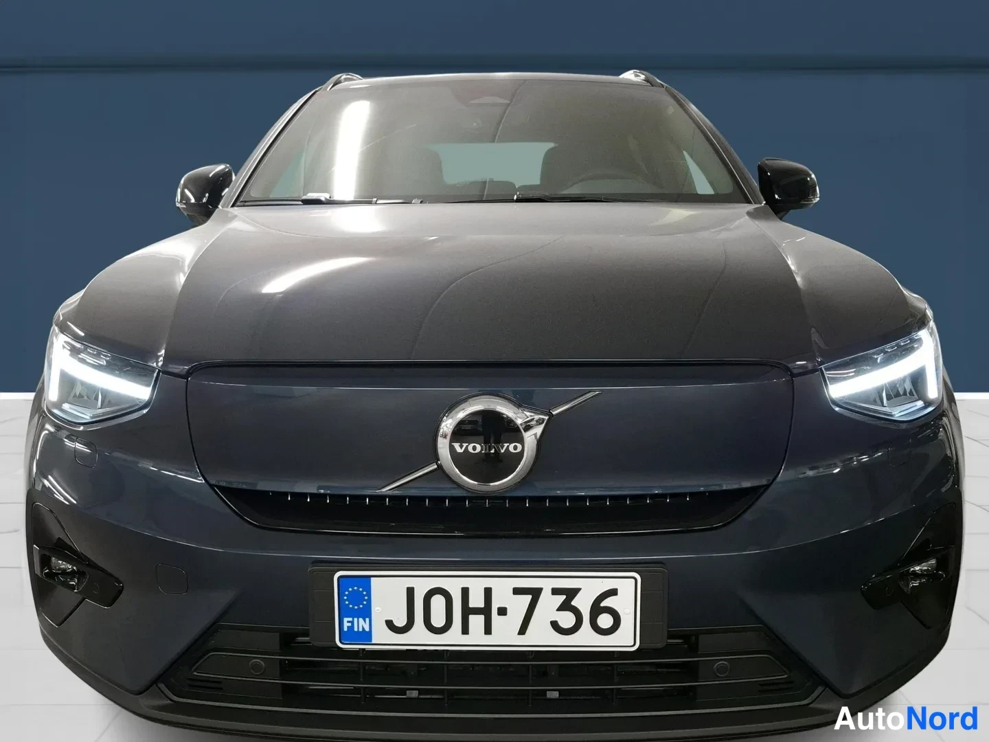 Sininen Volvo EX40 2026, edestä, kuva 3