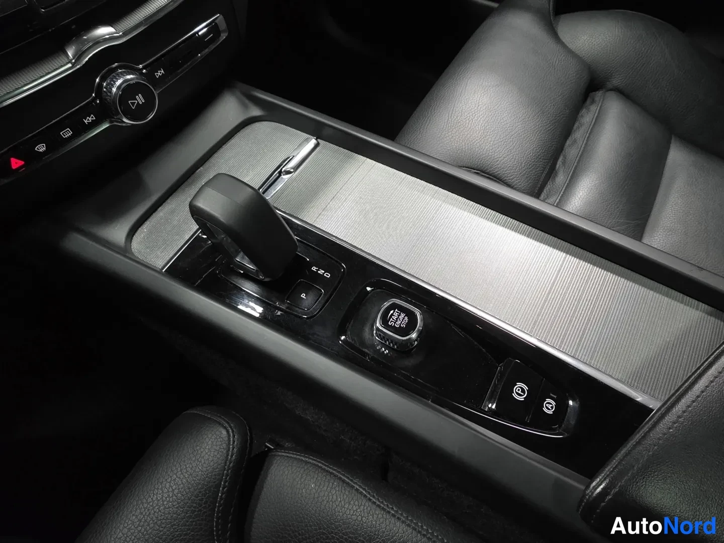 Black Volvo XC60 2023, photo 15