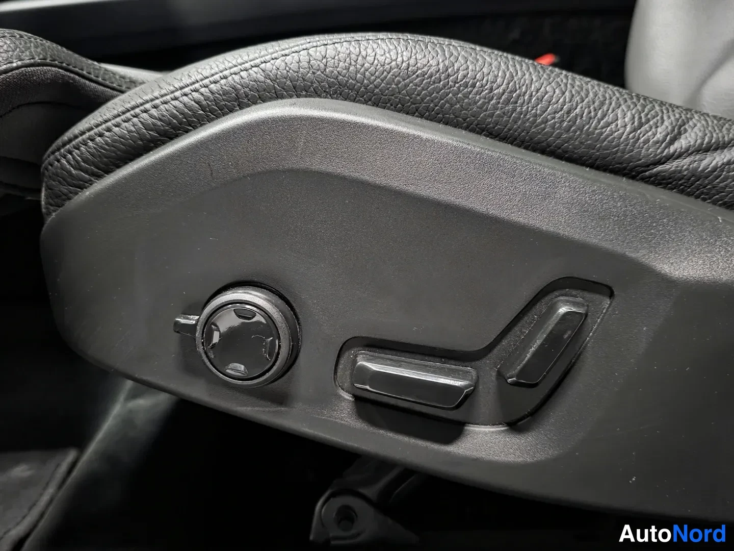 Black Volvo XC60 2023, photo 16