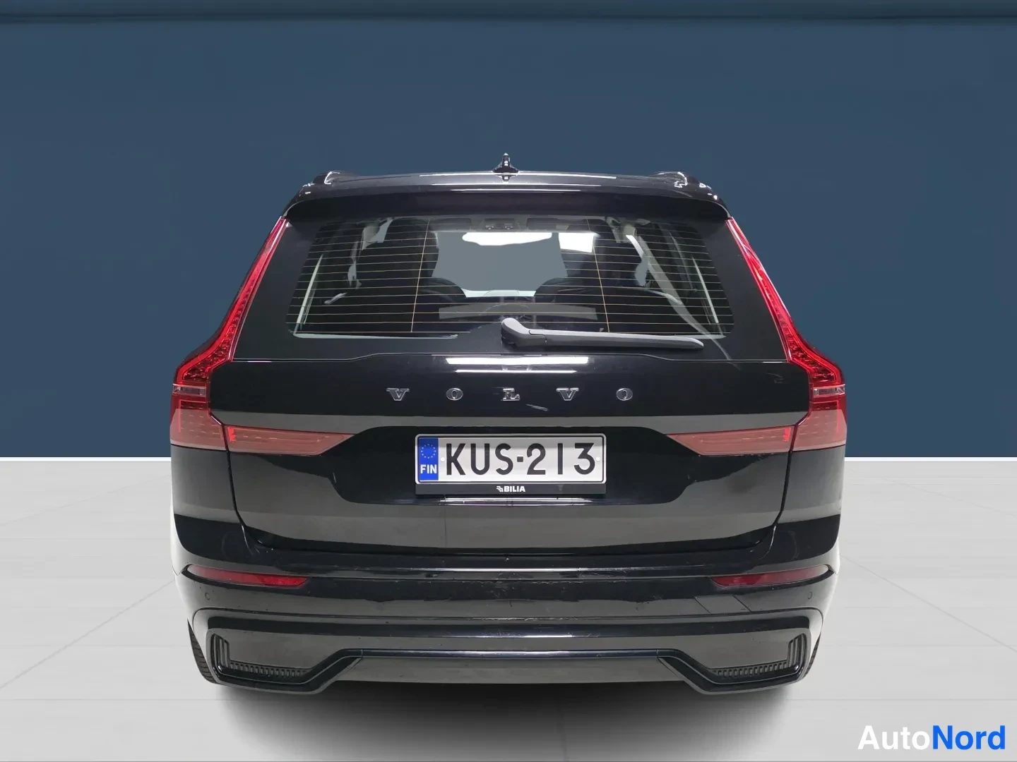 Black Volvo XC60 2023, rear, photo 6