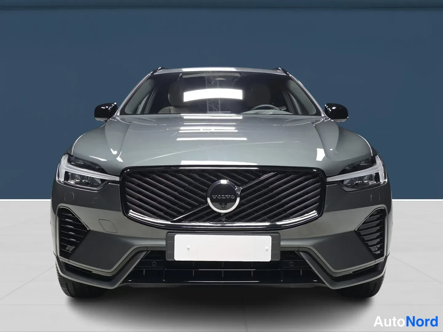 Vihreä Volvo XC60 2027, edestä, kuva 3