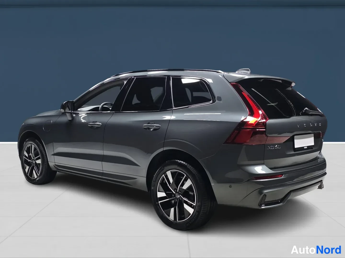 Vihreä Volvo XC60 2027, takaviisto, kuva 5