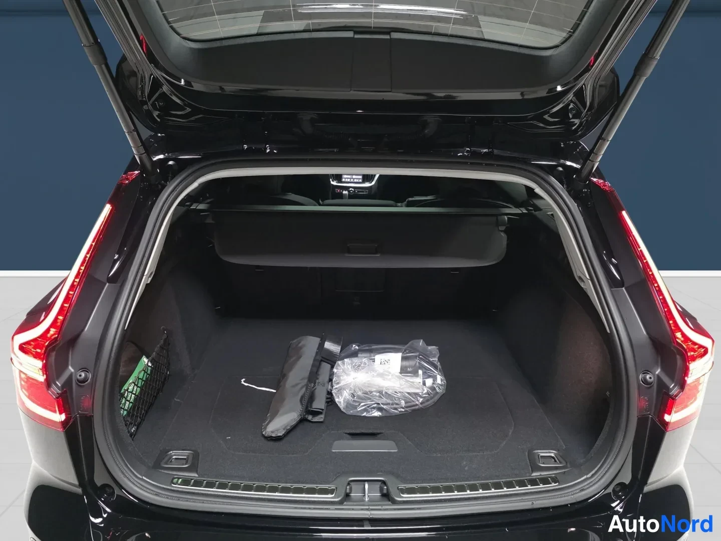 Svart Volvo V60 2027, bild 11