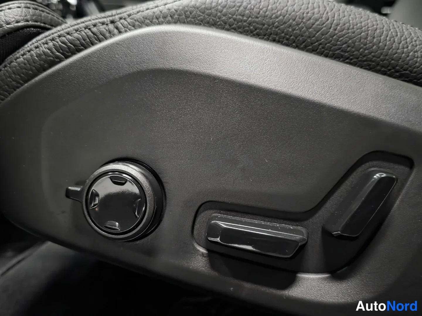 Svart Volvo V60 2027, bild 16