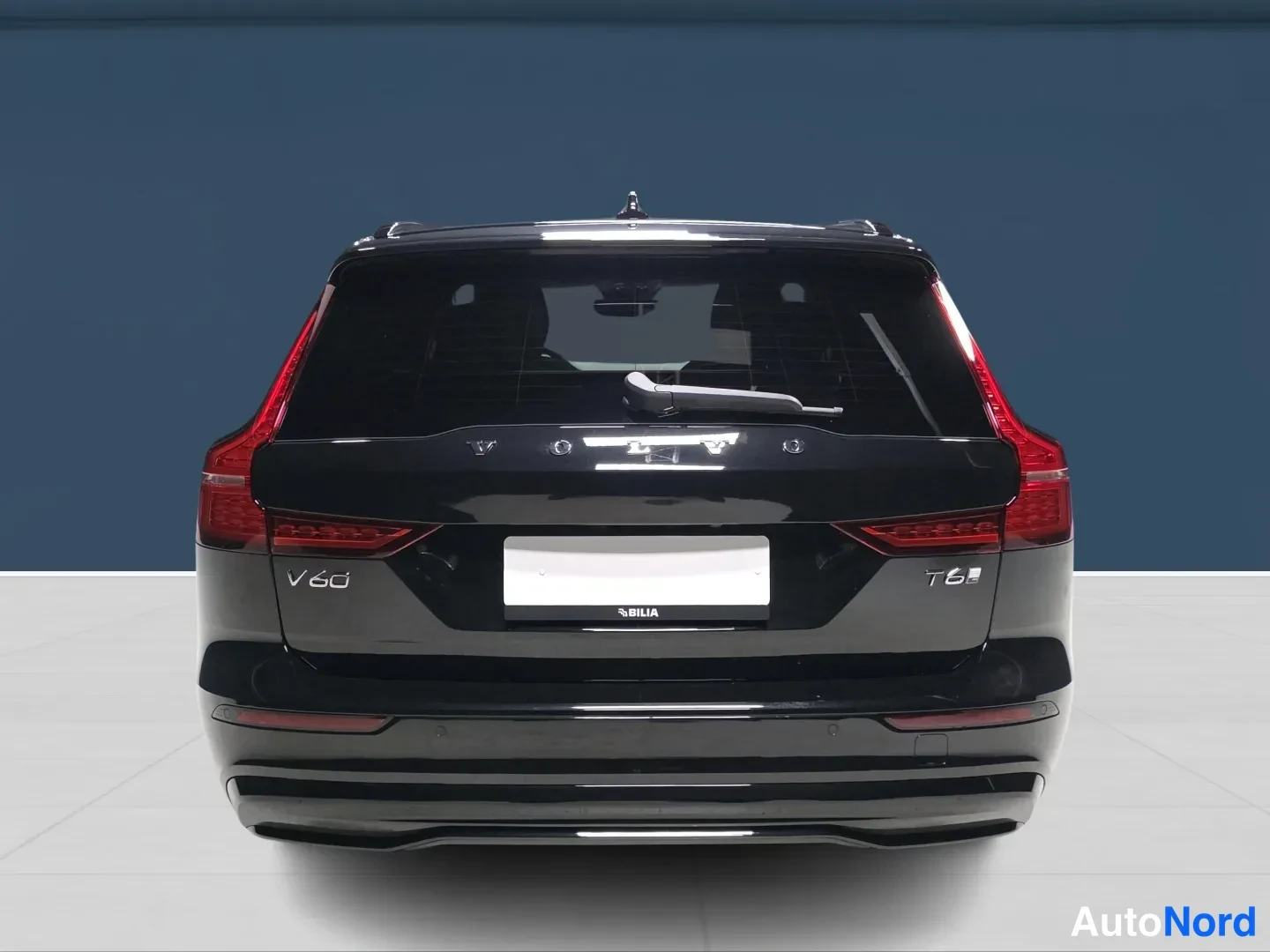 Svart Volvo V60 2027, bakifrån, bild 6