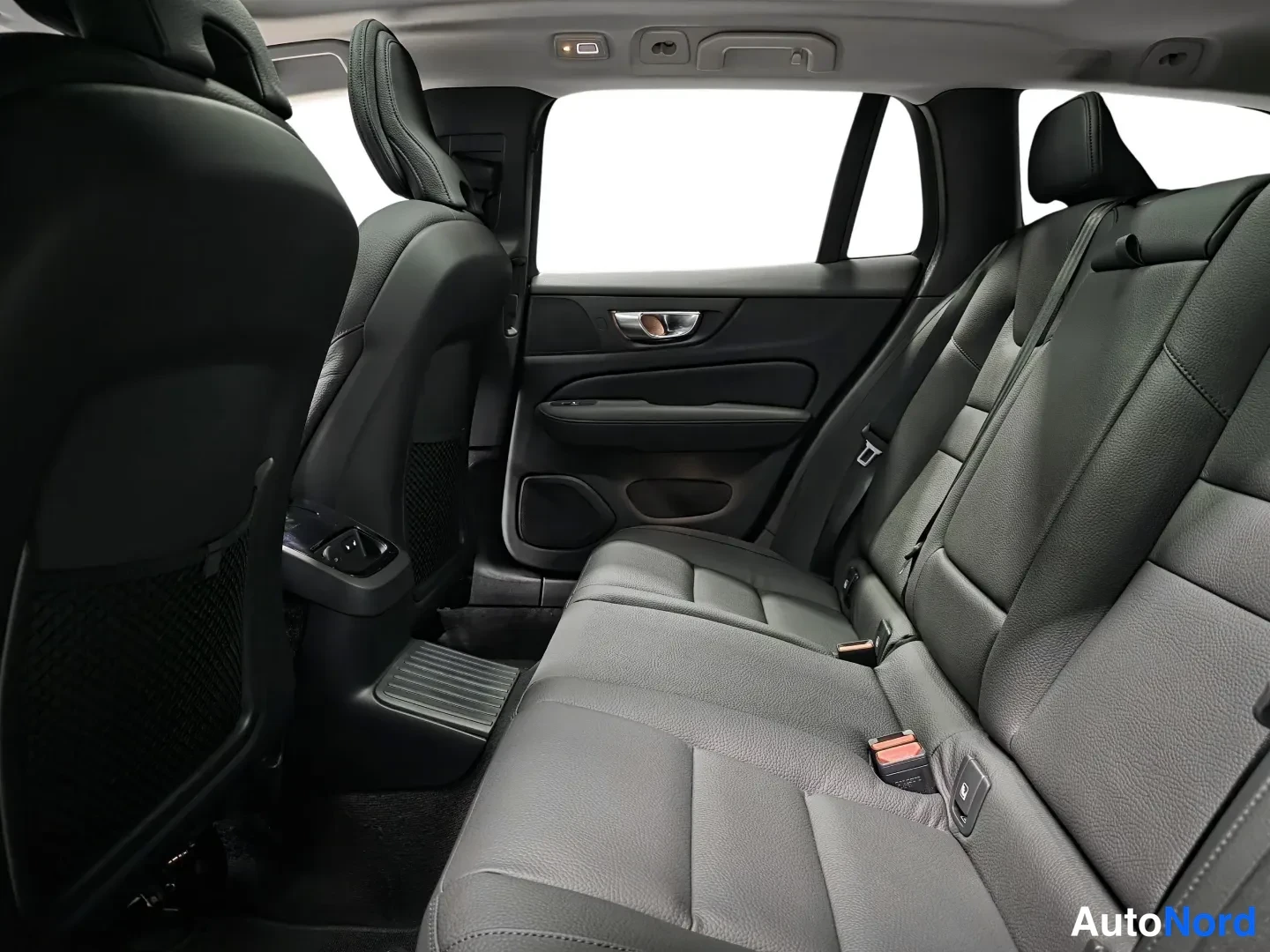 Svart Volvo V60 2027, bild 9