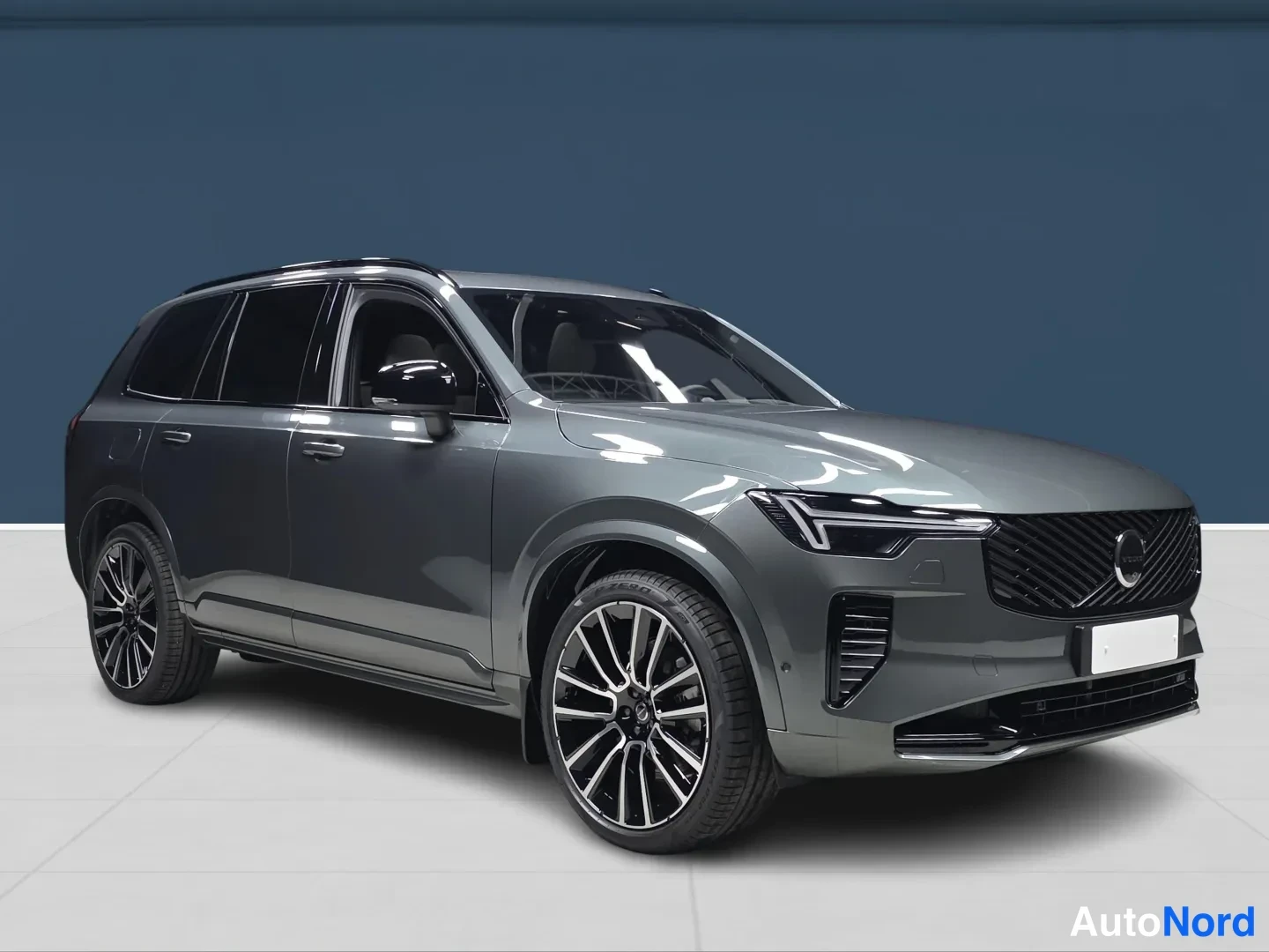 Vihreä Volvo XC90 2027, etuviisto, keula oikealle, kuva 2