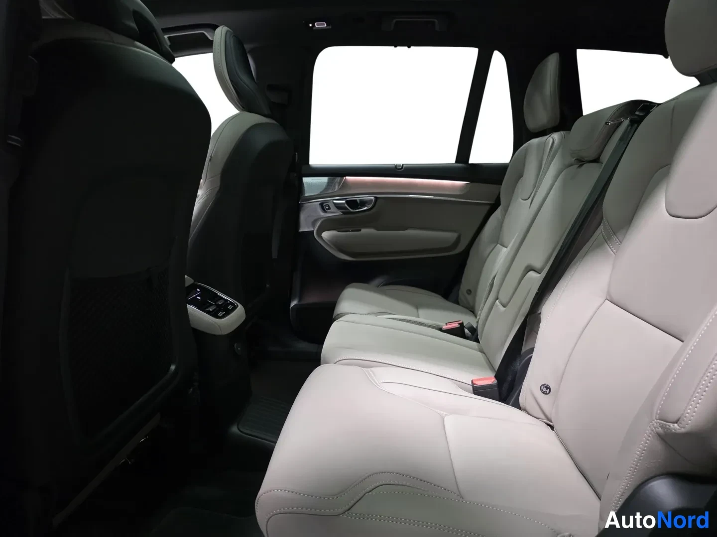Vihreä Volvo XC90 2027, kuva 8