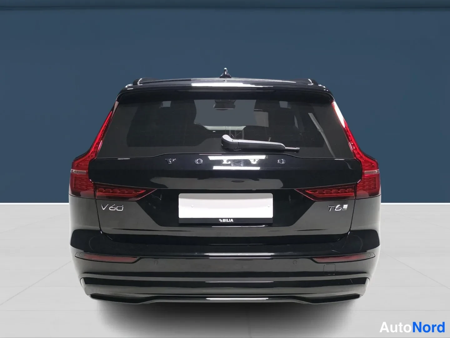 Svart Volvo V60 2027, bakifrån, bild 6