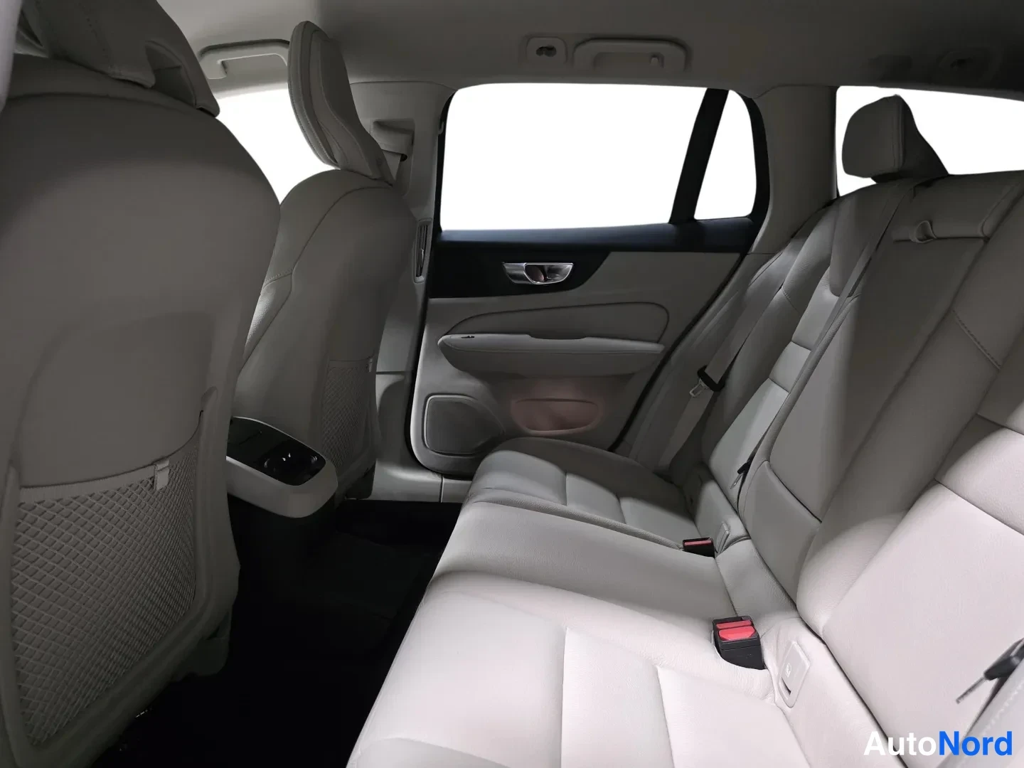 Svart Volvo V60 2027, bild 10