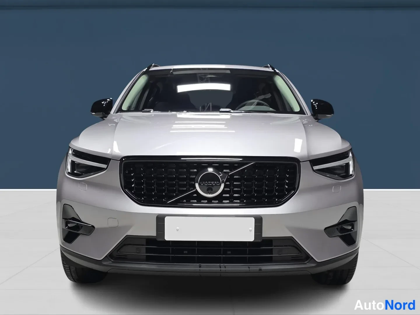 Harmaa Volvo XC40 2027, kuva 3