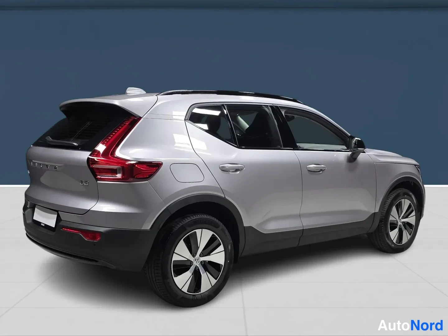 Harmaa Volvo XC40 2027, kuva 4